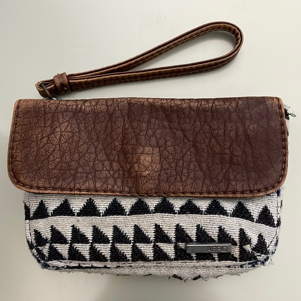 AERO wristlet wallet